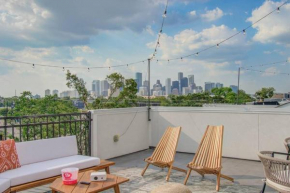 Luxurious 3BD - Rooftop Movie - Downtown - Foosball